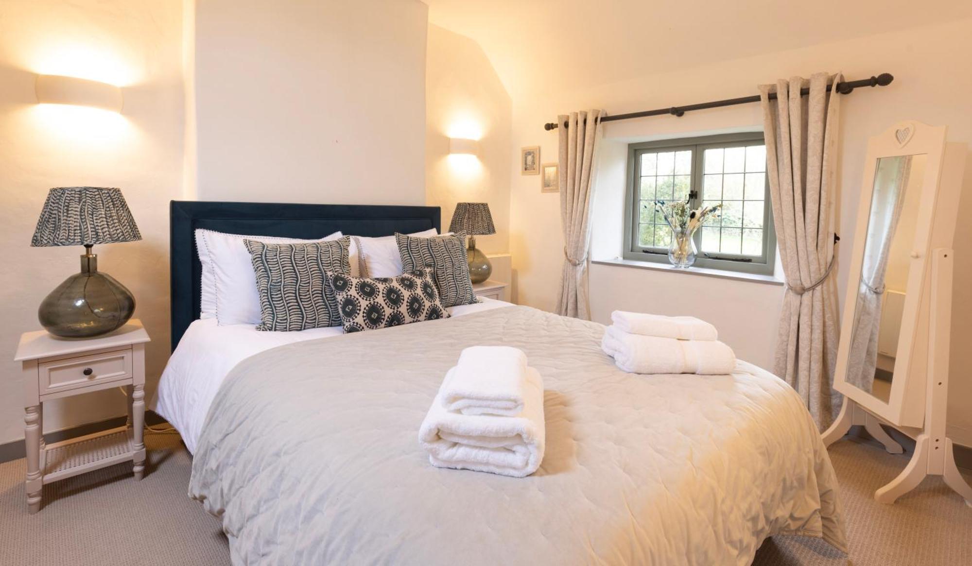 Cotswold Cottage With Hot Tub Bledington Екстериор снимка