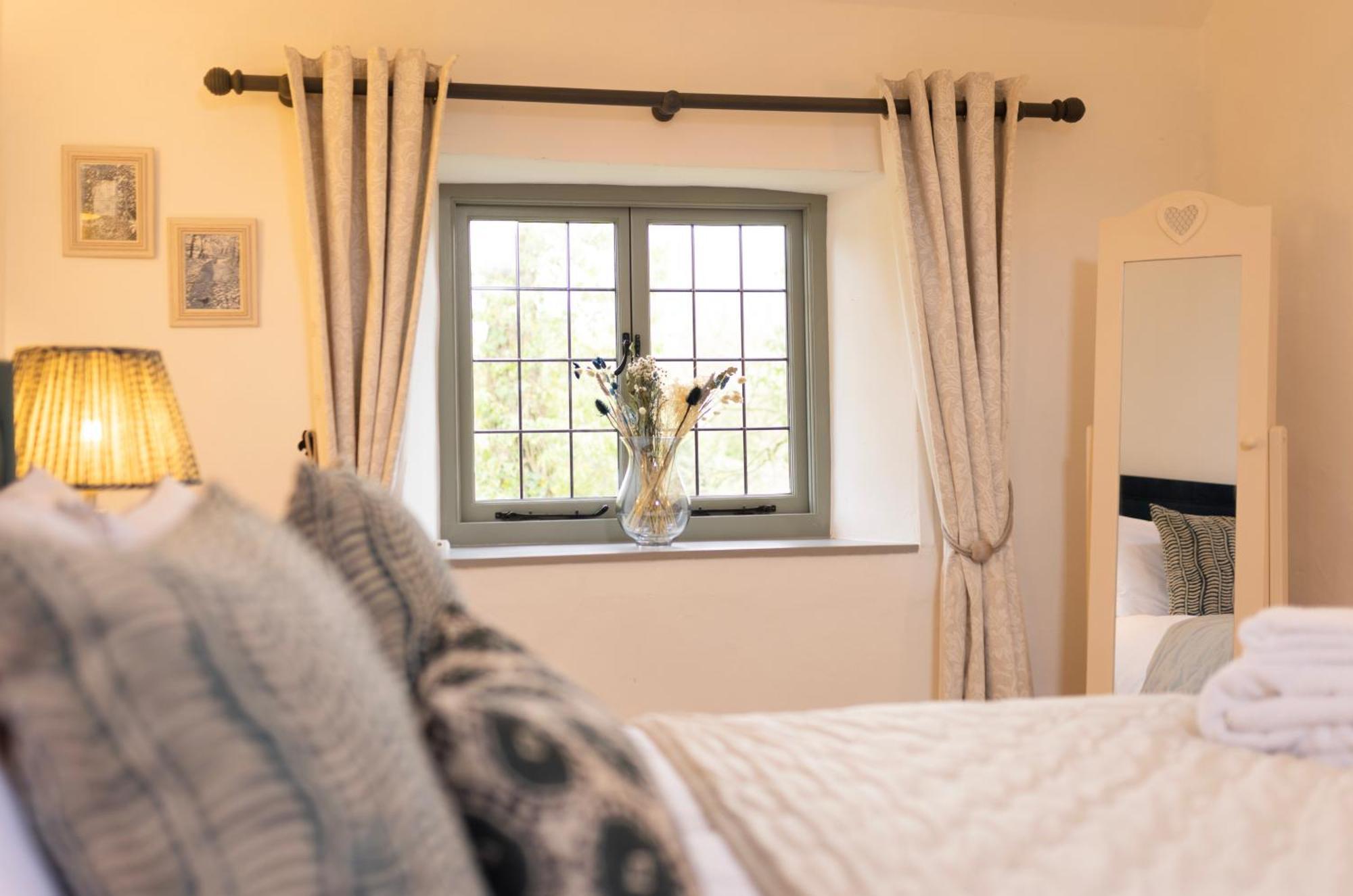Cotswold Cottage With Hot Tub Bledington Екстериор снимка