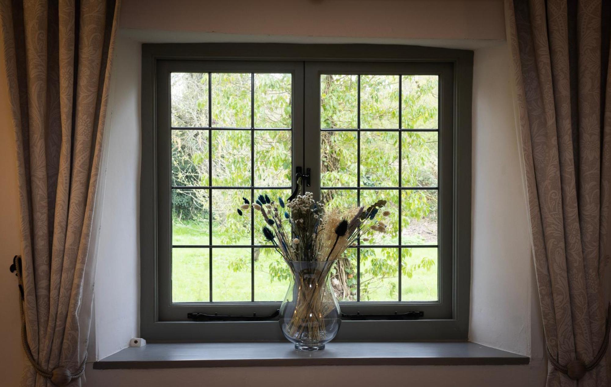 Cotswold Cottage With Hot Tub Bledington Екстериор снимка